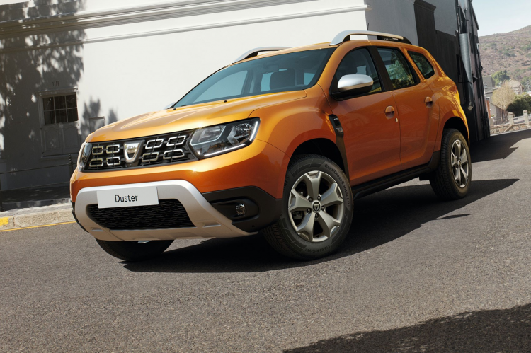 <p><strong>DUSTER TAHTINA OTURDU</strong></p>
<p>Tamamen yenilenerek 1 Mart 2018’de Türkiye pazarına sunulan yeni Duster, yılın ilk çeyreğinde, C SUV segment lideri olarak konumlandı. Renault’un çift kavramak EDC otomatik vitesine de kavuşan otomobil, 70 bin 900 TL’den başlayan fiyatlarla satılıyor. </p>