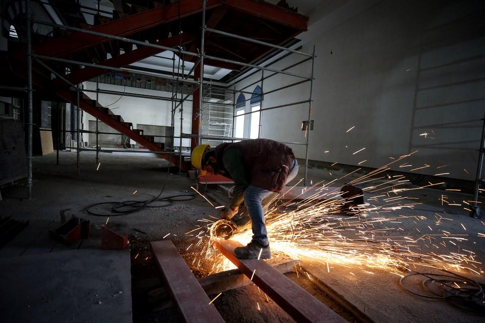 <p>İmanın şartını temsilen 6 minareli inşa edilen Çamlıca Camisi'nin üç şerefeli 4 minaresi Malazgirt Zaferi'ne ithafen 107,1 metre, iki şerefeli 2 minaresi ise 90 metre yüksekliğinde.</p>

<p> </p>
