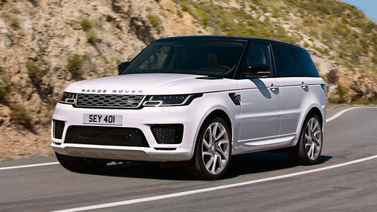 <p><strong>404 BEYGİRLİK PLUG-IN HYBRİD</strong></p>
<p>Range Rover ve Range Rover Sport'un Plug-In Hybrid modeli 404 beygir güç sunuyor. 300 beygirlik 2,0 litre dört silindirli Ingenium benzinli motoru 104 beygir gücündeki elektrikli motor ile destekleyen Hybird sistem sayesinde çok iddialı yakıt tüketim değerlerine ulaşabiliyor. Plug-In Hybird modelleri 0-100km/sa hıza 6,8 saniye gibi iddialı bir sürede ulaşabiliyor. Markanın Velar modeli ise 2018 model yılı ile birlikte 180 beygir dizel, 240 beygir benzinli ve 300 beygir benzinli olmak üzere 4 ayrı motor seçeneği ile sunuluyor. </p>