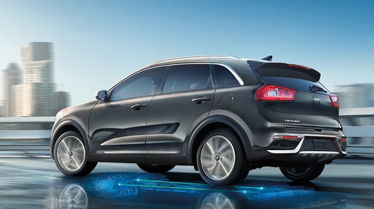 <p>Niro, C SUV segmentinin ilk hibriti olarak önemli bir rol de oynuyor. Markanın Niro, Sportage ve Soul'den oluşan SUV modelleri için aylık bin 299 TL'lik taksin avantajı sağlanıyor. Marka, hibrit Niro için 2 bin TL, Sportage ve Soul için 5 bin TL'ye varan taksit desteği veriyor. Picanto ve Rio'da aylık 999 TL'lik taksit firsatı uygulanıyor.</p>