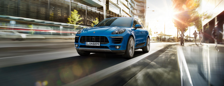 <p>Performans, verimlilik!</p>

<p>PORSCHE’nin, kompakt SUV Ailesi Maçan, segmentinin spor otomobili olarak tanımlanıyor. Macan’m, turboşarjlı 2 litrelik motoru 252 beygir güç üretiyor. Standart Porsche Çekiş Yönetimi (PİM) aktif dört çeker sistemine sahip araç, stan­dart 7-ileri PDK çift kavramak şanzımana sahip. </p>
