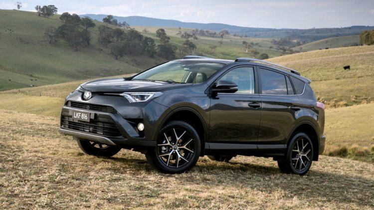 <p>5’inci nesil RAV4’te biri hibrit olmak üzere iki farklı motor seçeneği bulunacak. Yeni hibrit 2.5 litrelik motor, daha fazla güç sunuyor. Hibritin yanında isteyen müşterilere 2.0 litrelik benzinli motor da sunulacak. Yeni RAV4’ün Avrupa prömiyeri 2019 ilk çeyreğinde.</p>