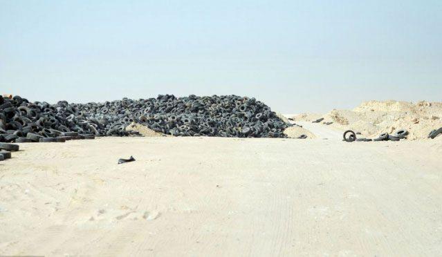 <p>Bir tekerleğin ömrü ortalama 50 bin kilometre yol gitmek. Aşındıktan ve kullanım süresini doldurduktan sonra ise pek çoğunun yeri hazır: Kuveyt’teki lastik mezarlığı.</p>
<p> </p>