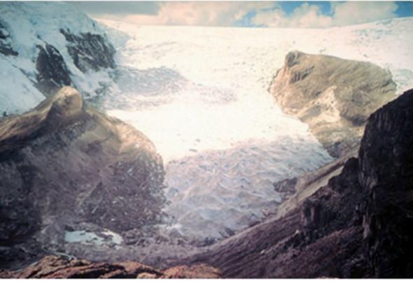 <p>Peru'daki Qori Kalis Buzulu'nun 1978 yılının temmuz ayında çekilen bir görüntüsü.</p>

<p> </p>
