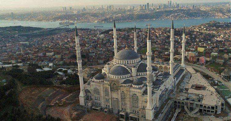 <p>Çamlıca Camisi ibadet alanının yanı sıra 11 bin metrekarelik müze, 3 bin 500 metrekarelik sanat galerisi, 3 bin metrekarelik kütüphane, bin kişilik konferans salonu, 8 sanat atölyesi, 3 bin 500 araçlık kapalı otoparkı bünyesinde barındırıyor.</p>