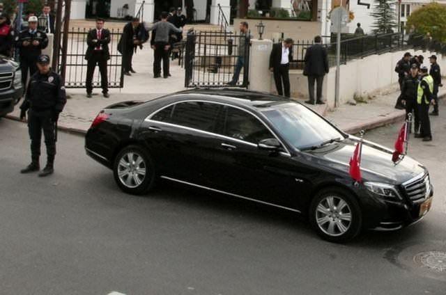 <p>Mercedes S600 Long</p>
