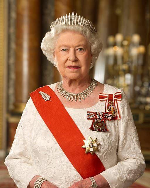 <p>Birleşik Krallık Kraliçesi</p>
<p>II. Elizabeth (Elizabeth Alexandra Mary)</p>