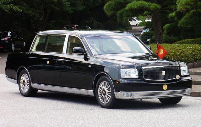 <p>Toyota Century Royal</p>
