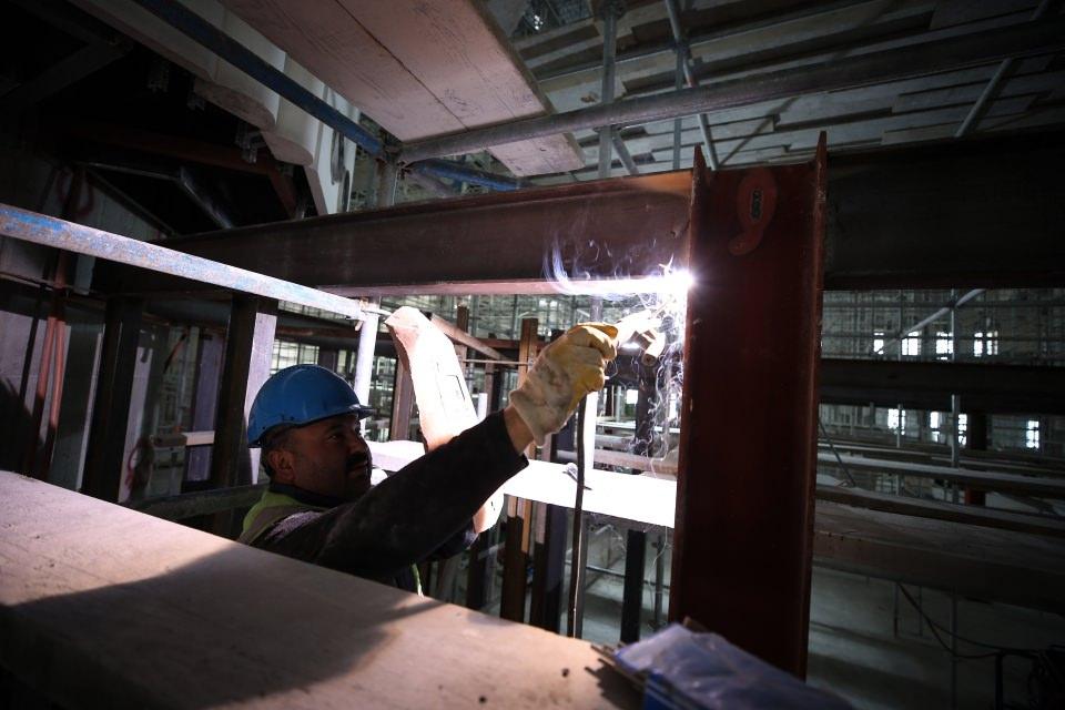 <p>Caminin 72 metre yükseklikteki ana kubbesi İstanbul'da yaşayan 72 milleti, 34 metre çapındaki kubbesi İstanbul'u simgeliyor.</p>
<p> </p>