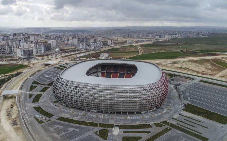 <p><strong>Gaziantep Stadyumu</strong><br />
<br />
33.502 kapasiteye sahip stadyum, 2017 yılında açıldı.</p>
