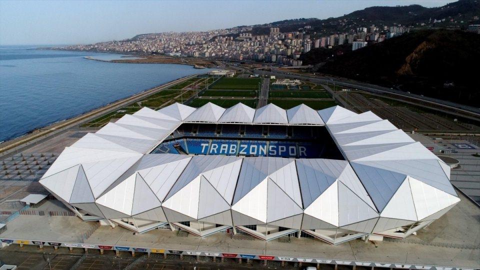 <p><strong>Şenol Güneş Spor Kompleksi Stadyumu</strong><br />
<br />
40.775 kapasiteye sahip stadyum, 2016 yılında açıldı.</p>
