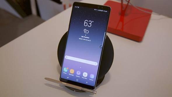 <p>Samsung Galaxy Note 8</p>

<p>Ön kamera: 8 MPArka kamera: Her biri 12 MP çift kamera</p>
