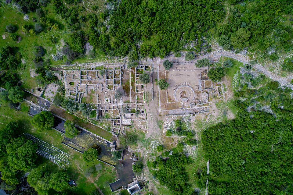 <p>Dal, Karia Yolu güzergahında Prehistorik çağların duvar resimlerinden, klasik dönemin anıt mezarlarına kadar birçok antik kentin görülebildiğini, yürüyüş yolundaki tarihi ve doğal güzelliğin başka rotalar üzerinde görmenin mümkün olmadığını vurguladı.</p>
<p> </p>