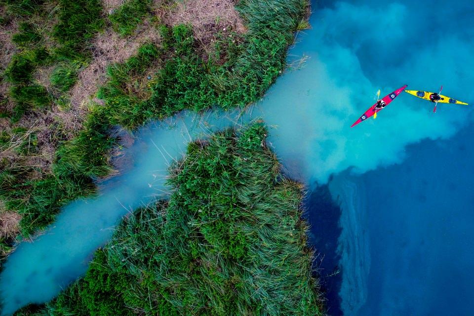 <p>Antik yollar, patikalar ve orman yolları birleştirilerek oluşturulan ve 2013 yılında turizme kazandırılan Karia Yolu'nda yürüyüş yapan doğaseverler, bisiklet ile kanoya biniyor, ormanlık alanlarda kurdukları çadırlarda dinlenmenin ve gün batımını izlemenin keyfini yaşıyor.</p>

<p> </p>
