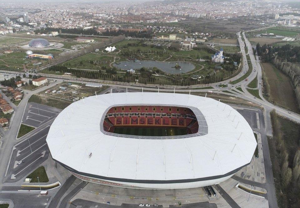 <p><strong>Yeni Eskişehir Stadyumu</strong><br />
<br />
33.963 kapasiteye sahip stadyum, 2016 yılında açıldı.</p>
