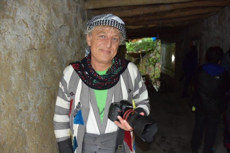 <p>Ankara'dan gelen fotoğrafçı Nihan Bayındır da Hakkari'de güzel anılarının olduğunu dile getirerek, "Etkinlik ilçe için çok önemli. Burada güzel bir doğa var ama insanlar bunun farkında değil. İnşallah bu organizasyonla birçok kitleye ulaşır ve buranın adı duyulur diye düşünüyorum" ifadelerini kullandı.</p>