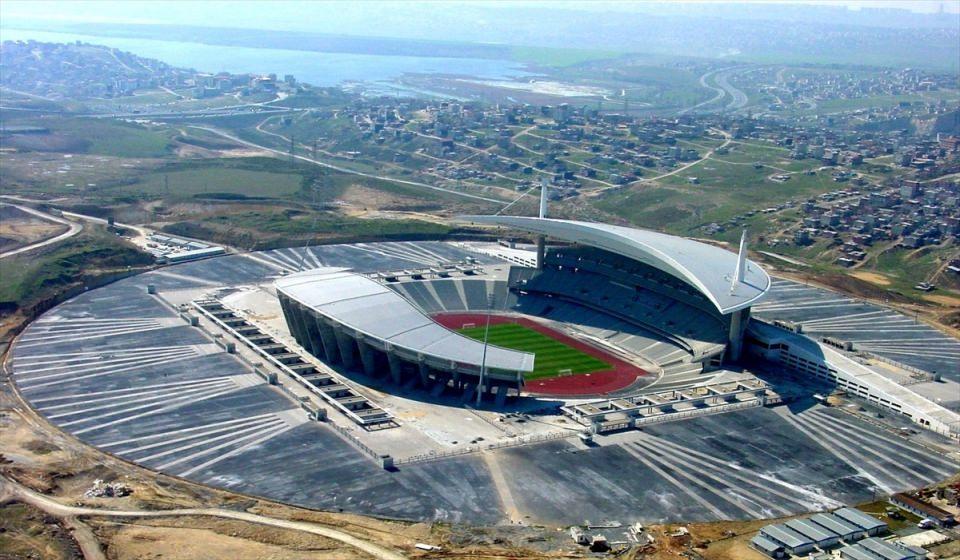 <p><strong> Atatürk Olimpiyat Stadı </strong><br />
<br />
76.761 kapasiteye sahip stadyum, 2002 yılında açıldı.</p>