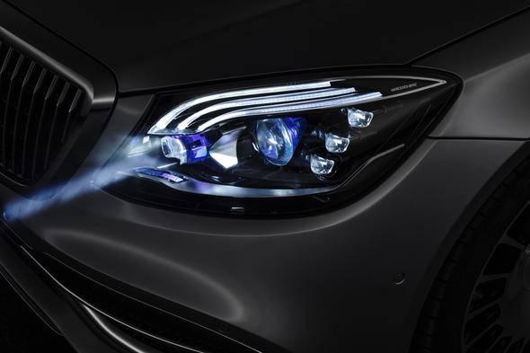 <p>Mercedes LED ızgarası formundaki far tasarımını ilk olarak 2015’te F 015 adını taşıyan araştırma aracında göstermişti.</p>
