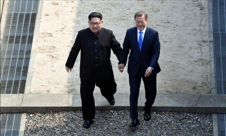 <p>Kim ile Moon'un tarihi görüşmesi</p>