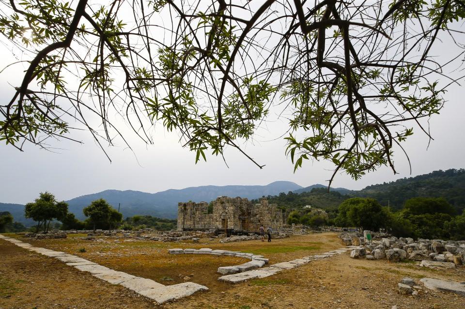 <p>Duralı, yüzlerce yıldır var olan antik yolların turizme kazandırıldığını ve Muğla'dan Marmaris İçmeler, Datça Yarımadası, Gökova Körfezi, Akyaka ve Milas’a kadar toplam 800 kilometreyi kapsayan patika yollarda doğaseverlerin yürüyüş, bisiklet, kano gibi sportif faaliyetleri yaptıklarını dile getirdi.</p>
<p> </p>