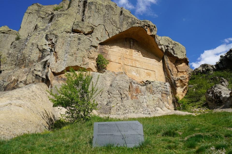 <p>Frig Vadisi'nin canlandırılması ve turizme kazandırılması amacıyla 2009'da Bakanlar Kurulu kararıyla kurulan Frigya Kültürel Mirasını Koruma ve Kalkınma Birliği (FRİGKÜM), bölgedeki tarihi, kültürel, jeolojik, doğal güzellikleri bütünlük içinde yürüyerek ayrıca bisikletle keşfetmeyi sağlayacak projeyi hayata geçirdi.</p>

<p> </p>
