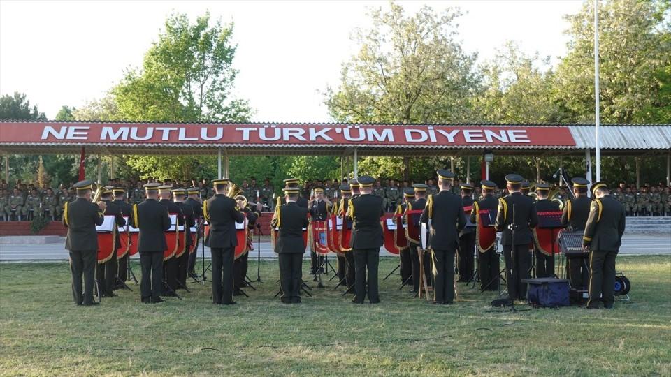 <p>Yedek personelin sağlık taramaları, ihtiyaç halinde kullanılmak üzere serum desteği Kırklareli Sağlık Müdürlüğü, kan gruplarının tespiti ve bağışı Türk Kızılayınca yapıldı.</p>
<p> </p>