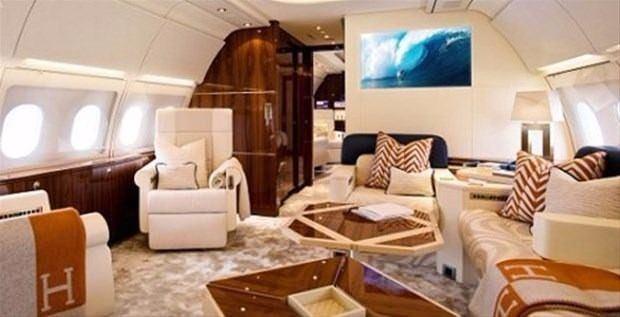 <p>Uçağın fiyatı 350 milyon $ ile 500 milyon $ arasında değişmektedir. </p>
<p> </p>
<ul>
</ul>