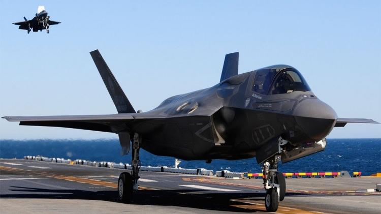 <p><span style="color:#FFD700"><strong>TUSAŞ-TAI'ye F-35 gövdesinde önemli rol</strong></span><br />
<br />
F-35A uçağının en karmaşık yapısal bölümlerinden biri olan "orta gövdesi" ABD dışında tek kaynak olarak TUSAŞ-TAI tarafından üretiliyor.</p>

<p>Bununla birlikte, dış kaplama ve silah bölmesi kapakları ile fiber hava girişi kanallarının üretimini de yine TUSAŞ üstleniyor.</p>

<p>F-35 uçağının alternatif görev ekipmanlarının yaklaşık yüzde 50'sini üreten TUSAŞ, ünlü motor üreticisi Pratt and Whitney ile imzaladığı stratejik anlaşma doğrultusunda bakım, onarım ve modernizasyon konusunda bölgede tek tedarikçi firma olarak programda rol alıyor.</p>

<p>Diğer taraftan Alp Havacılık ise F-35 uçak gövdesi yapısal parçaları ve asambleleri, iniş takımı bileşenleri ve motor için F135 motoru titanyum entegre kanat rotorları üretiyor.</p>
