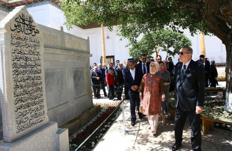 <p>Cumhurbaşkanı Erdoğan, Buhara’nın tarihi ve kültürel yerleri ziyaret ederek ardından Güney Kore’ye gidecek. </p>