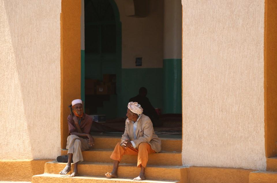 <p>Eski şehir merkezinde varlığını s&uuml;rd&uuml;ren 100'e yakın camisi ve &ccedil;evresindeki 100'den fazla evliya t&uuml;rbesiyle &ldquo;İslam&rsquo;ın d&ouml;rd&uuml;nc&uuml; kutsal şehri&rdquo; ya da &ldquo;evliyalar şehri&rdquo; olarak anılan Harar, hem b&ouml;lge hem de İslam tarihi a&ccedil;ısından b&uuml;y&uuml;k &ouml;neme sahip.</p>

<p>&nbsp;</p>
