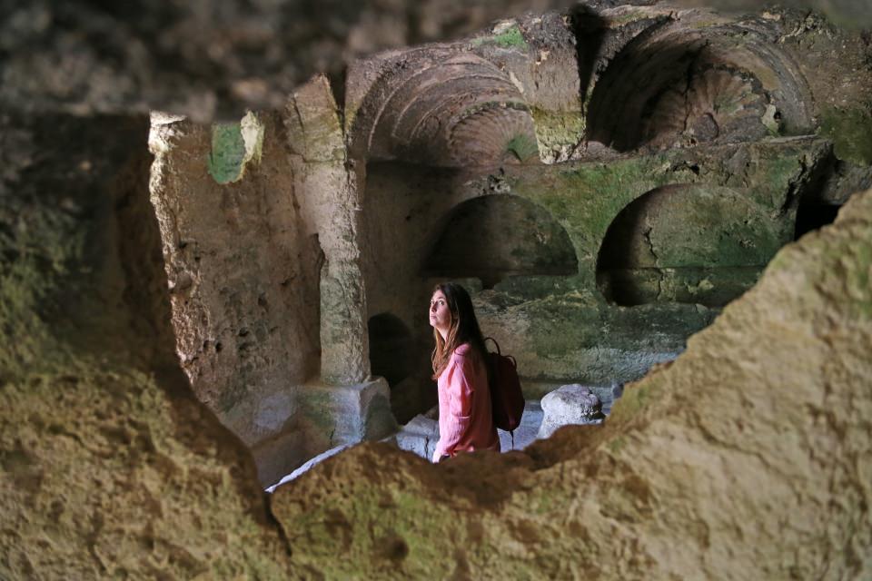 <p>Amerikalı Amy Guichard da İstanbul'da yaşadığını ve Hatay'a annesiyle gezmek için geldiğini söyledi.</p>
<p> </p>