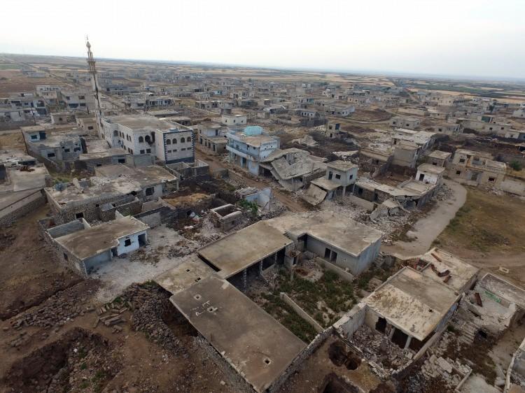 <p>Rejim güçleri, Humus'un kuzey kırsalına 14 Nisan'da operasyon başlatmış, 3 gün içinde 6 noktayı ele geçirmişti ancak daha sonra muhalifler bu bölgeleri geri almıştı.</p>

<p> </p>
