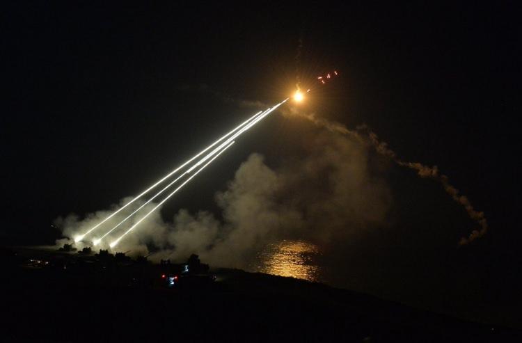 <p>Tatbikat kapsamında gece de dâhil olmak üzere tank, helikopter, ZMA, tanksavar, top, havan ve hava savunma atışlarının yanı sıra deniz topçusu ve hava kuvvetlerine ait uçakların atışları da icra edilmiştir.</p>
