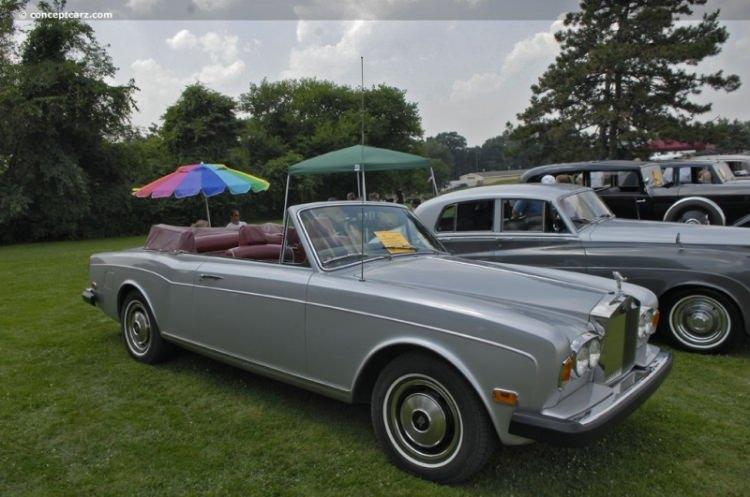 <p>1975 model Rolce Royce Corniche 139 bin Euro</p>