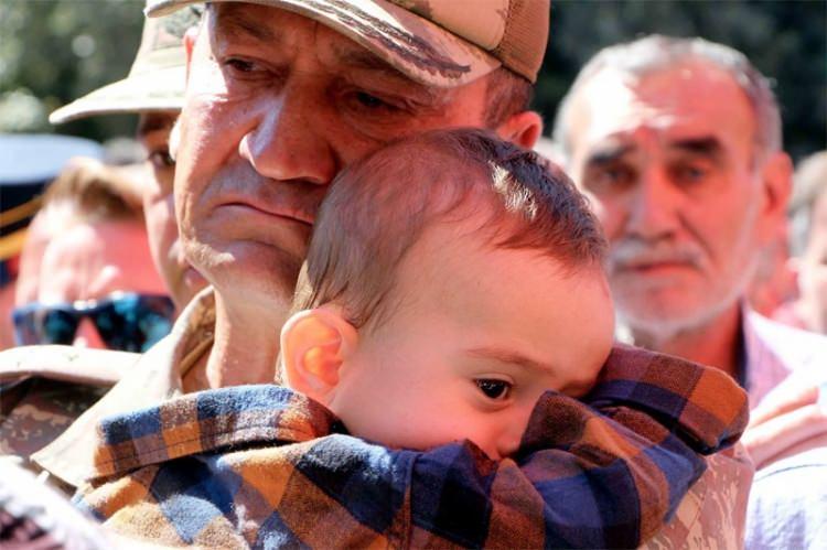 <p>Fırat Kalkanı Harekatı'nda başarılı oldu. İdlib'de gözetleme kulelerinin kurulumunda ve Afrin Harekatı hazırlıklarında büyük rol oynadı. Afrin Operasyonu'nu yöneten komutan olarak atandı.</p>
