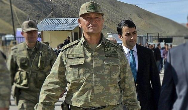 <p>Uçuşların kaldırılmasına rağmen gelen helikopteri şüpheli bulan Temel, birliğindeki askerlere emir vererek teyakkuza geçirmişti.</p>
