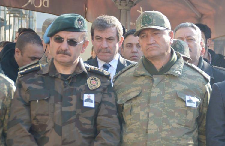 <p>8 kişilik suikast timi, helikopterden iner inmez püskürtüldü. Suikast timi kendilerini darbeciler değil vatansever askerlerin karşılaması üzerine havalanıp Silopi'ye geri döndü.</p>