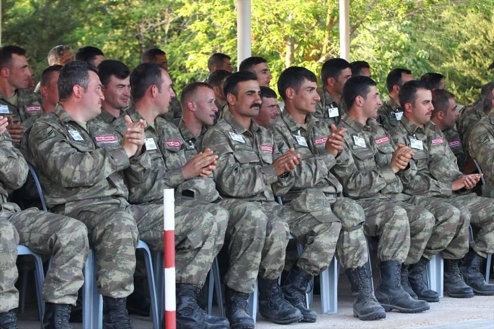 <p>Tatbikata, 5. Kolordu Komutanı Tümgeneral Gürsel Yüz ile 55. Mekanize Piyade Tugay Komutanı Albay Cihan Uzun da katıldı.</p>
<p> </p>