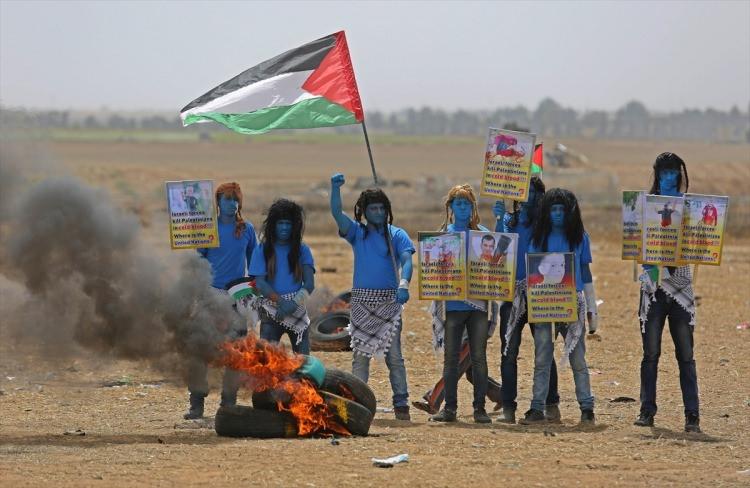 <p>Gazze Şeridi'nde "Büyük Dönüş Yürüyüşü" kapsamında düzenlenen barışçıl gösteriler devam ediyor. </p>

<p> </p>
