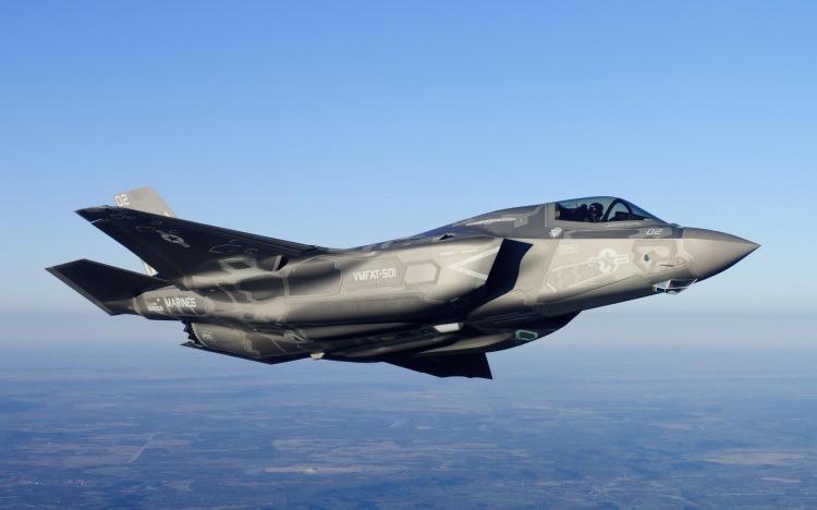 <p><span style="color:#FFD700"><strong>F-35 elektrik hedef sistem parçaları ASELSAN'dan</strong></span><br />
<br />
Türkiye'nin savunma sanayi devi ASELSAN F-35 uçaklarının Elektro Optik Hedef Sisteminin önemli parçalarını geliştirirken şirket aynı zamanda Amerikan savunma devi Northrup Grumman ile F-35 uçakları için CNI Aviyonik Elektronik Arabirim Kontrol Cihazı geliştirilmesi konusunda çalışıyor.</p>
