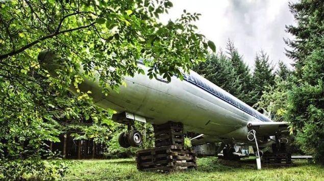 <p>Evi olmayan Bruce Campbell isimli Amerikalı, Boeing 727 yolcu uçağını eve çevirdi.</p>
