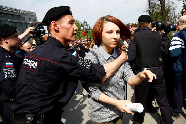 <p>Rusya Devlet Başkanı Vladimir Putin karşıtı gösterilerde gözaltına alınanlar arasında muhalif lider Aleksey Navalny’ın da olduğu belirtti. </p>
