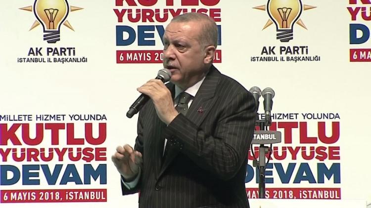 <p>Cumhurbaşkanı Erdoğan tarihi manifestoyu işte böyle açıkladı:</p>

<p><strong>"AHDİM OLSUN Kİ, FAİZ, ENFLASYON VE CARİ AÇIK DÜŞECEK." </strong></p>

<p>Ahdim olsun ki; dar gelirli vatandaşlarımızın hayat standardı yükselecek. Herkesin mal güvenliği, ticareti daha güvenli hale gelecek. Biz hangi sözü verdiysek tuttuk. Bundan sonra da aynı şekilde devam edecek.</p>
