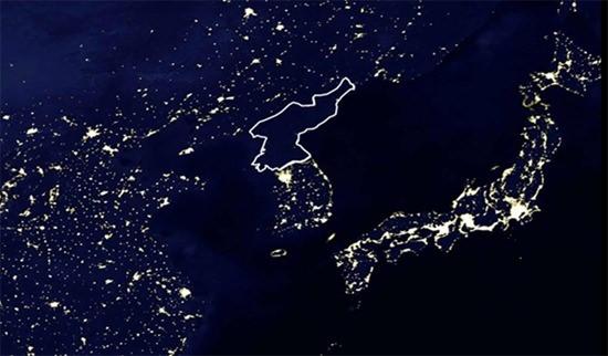 <p>Google Maps ile dünyanın birçok bölgesini görebilmek mümkün, ama her yeri değil! Örneğin Kuzey Kore... Sınırları belli olan ülke tamamen karaltılmış.</p>

