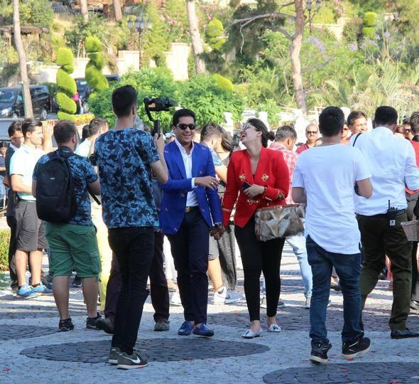 <p>KINA İÇİN ADA KAPATTILAR</p>
<p>Pıyush Bansal ve Divya Aggarwal çiftinin geleneksel Mehendi ve Kına töreni için Rixos Premium Bodrum’un özel adasını kapattıkları öğrenildi.</p>