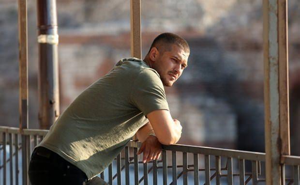 <p>Çağatay Ulusoy - Anne Boşnak, baba Bulgar göçmeni</p>

<p> </p>
