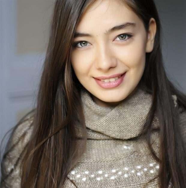 <div>Neslihan Atagül - Anne tarafı Rus, baba tarafı Çerkez</div>
<div> </div>