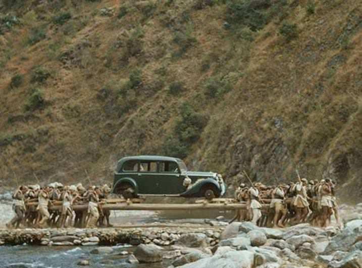 <p>Nepal'de bir Rolls Royce'un taşınması (1950)</p>

<p> </p>
