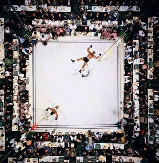 <p>Muhammet Ali, Cleveland Williams'a karşı... (1966)</p>

<p> </p>
