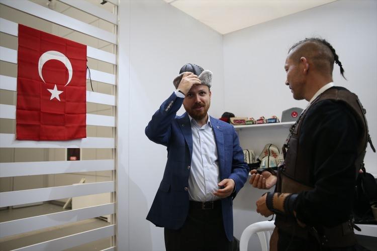 <p>Dünya Etnospor Konfederasyonu Başkanı Bilal Erdoğan, 3. Etnospor Kültür Festivali'nde standlara ziyarette bulundu.</p>
